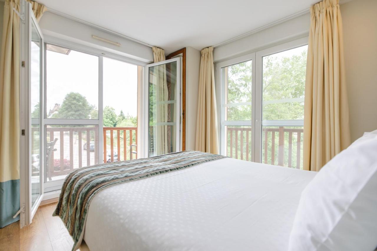 Karma Manoir Des Deux Amants Aparthotel Connelles Bagian luar foto