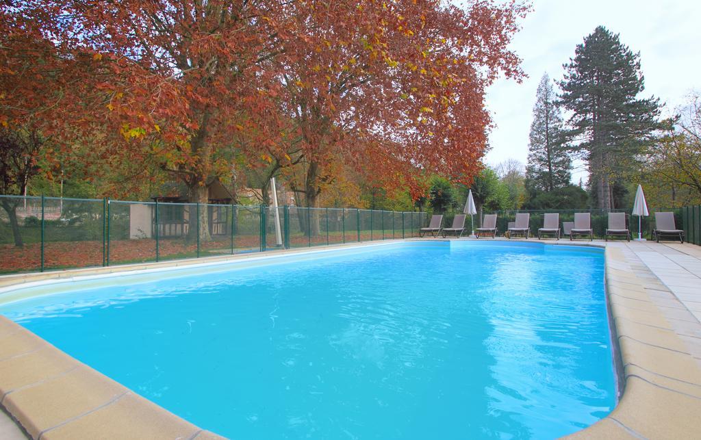 Karma Manoir Des Deux Amants Aparthotel Connelles Bagian luar foto