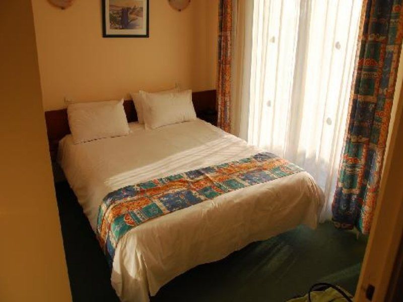 Karma Manoir Des Deux Amants Aparthotel Connelles Bagian luar foto
