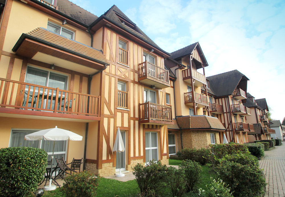Karma Manoir Des Deux Amants Aparthotel Connelles Bagian luar foto