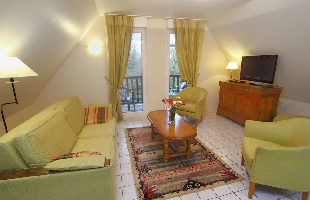 Karma Manoir Des Deux Amants Aparthotel Connelles Bagian luar foto