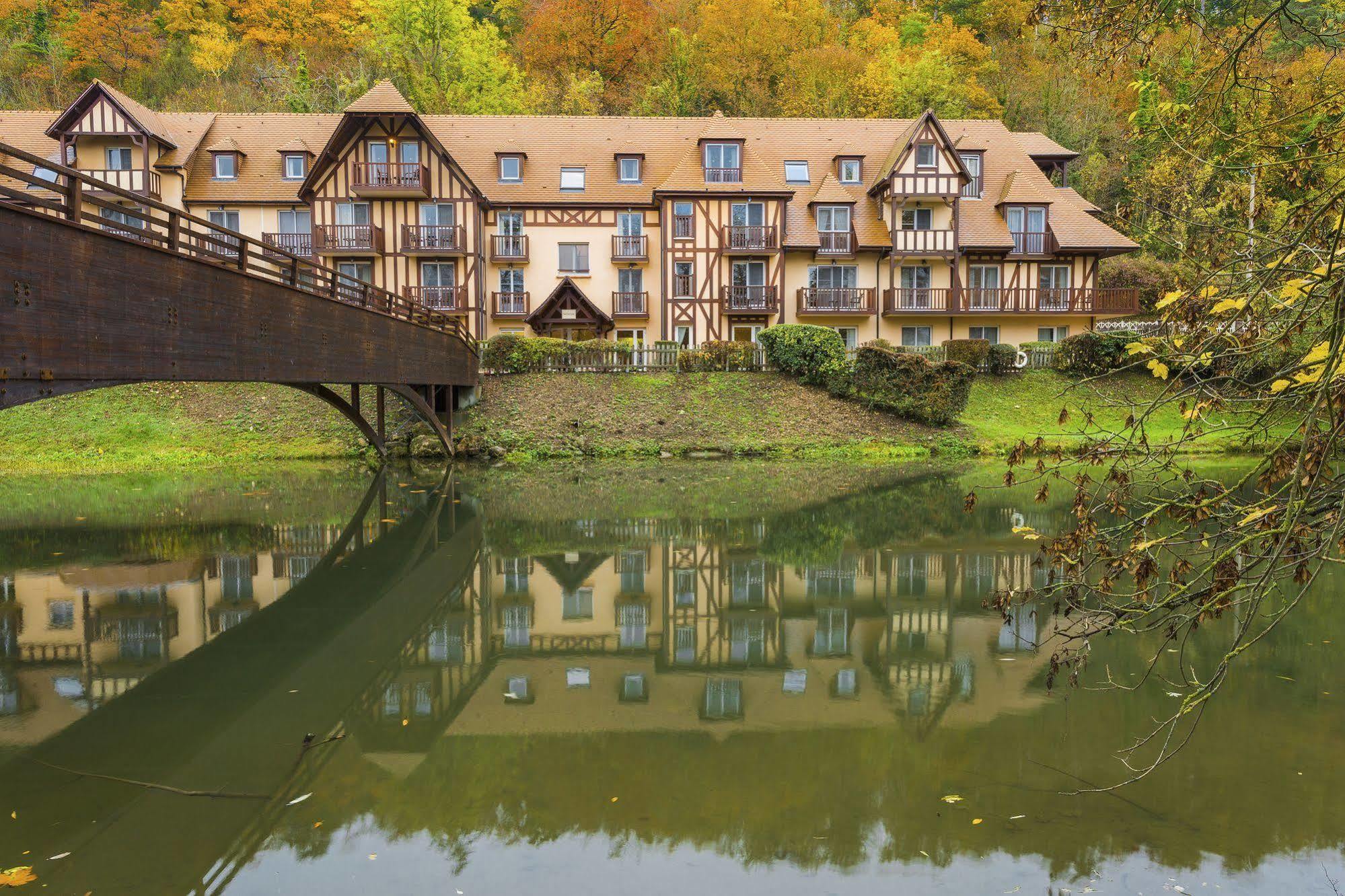Karma Manoir Des Deux Amants Aparthotel Connelles Bagian luar foto
