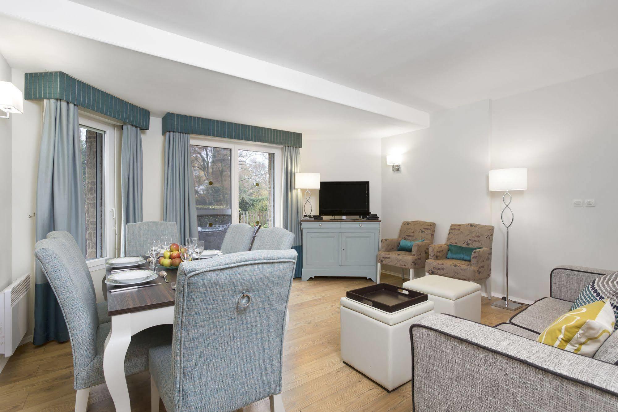 Karma Manoir Des Deux Amants Aparthotel Connelles Bagian luar foto
