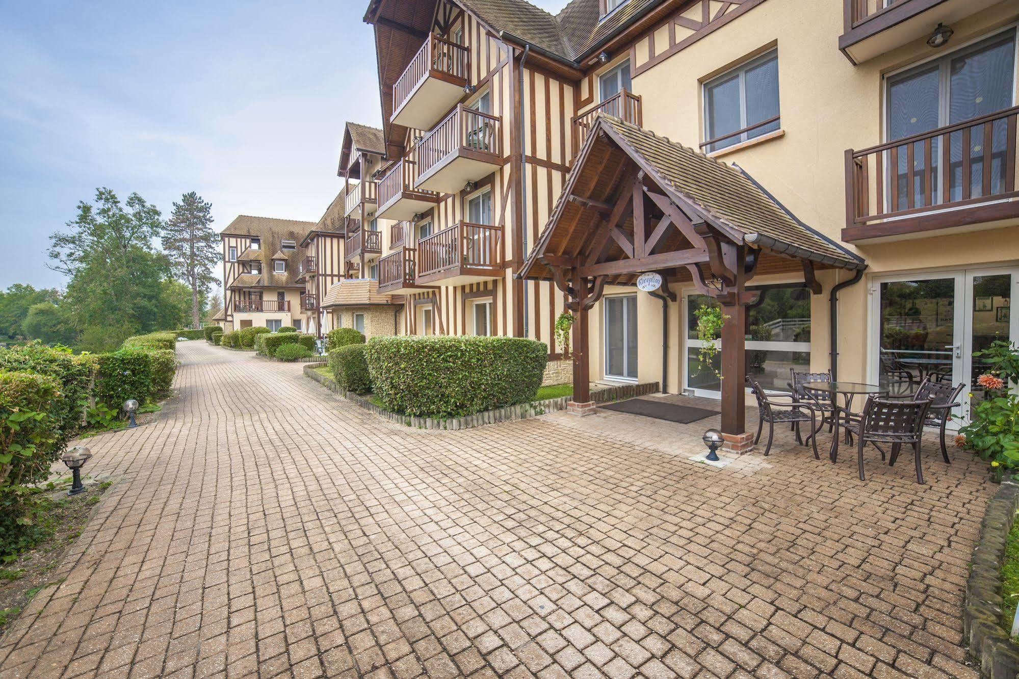 Karma Manoir Des Deux Amants Aparthotel Connelles Bagian luar foto