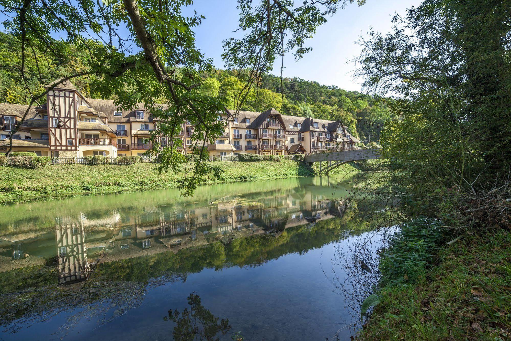 Karma Manoir Des Deux Amants Aparthotel Connelles Bagian luar foto