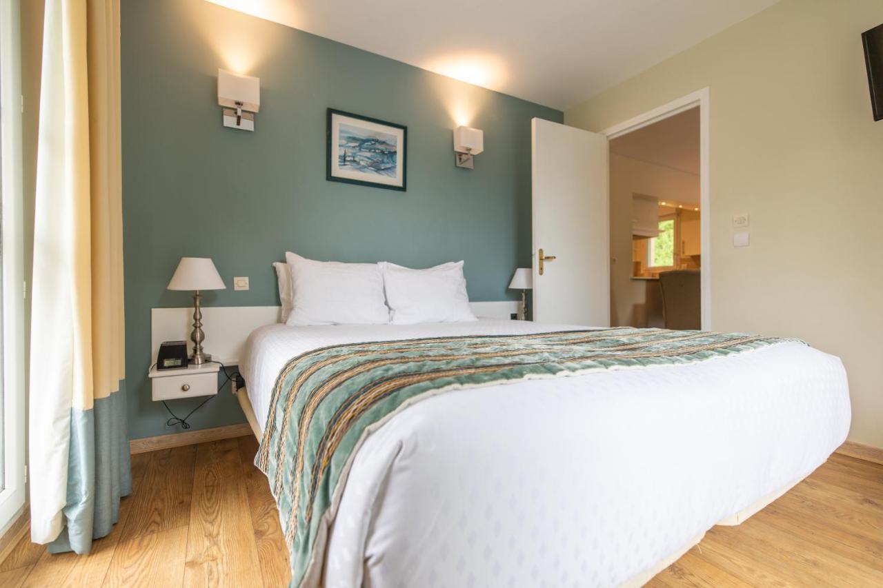 Karma Manoir Des Deux Amants Aparthotel Connelles Bagian luar foto